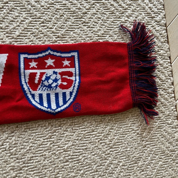 NY Red Bulls Soccer Scarf - Picture 6 of 7